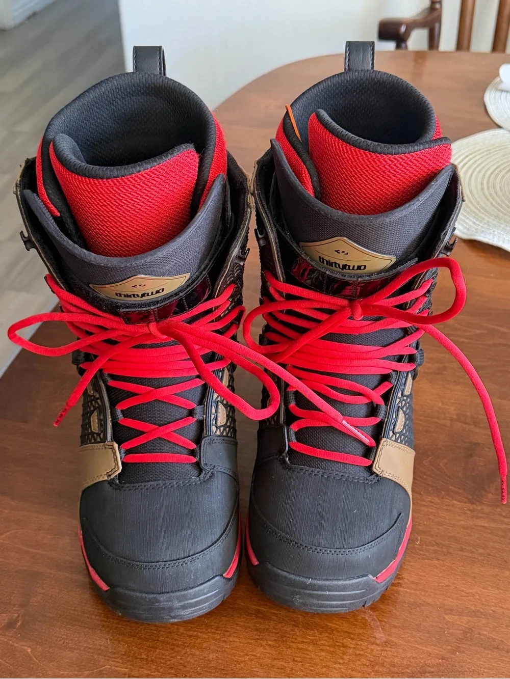 ThirtyTwo TM-Two XLT Snowboard Boots Mens Size 9 Vibram Intuition Black Red